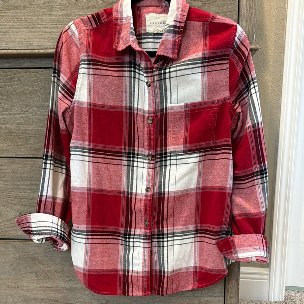 Women’s M Red Plaid Long sleeve shirt